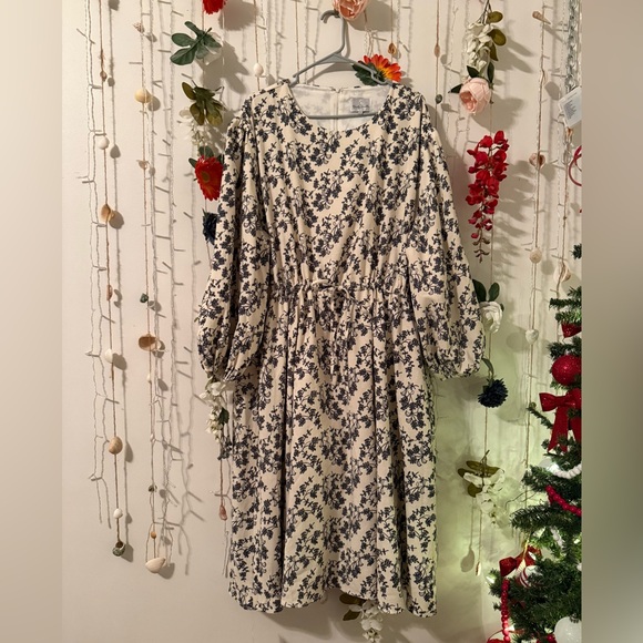 Dainty Jewells Dresses & Skirts - 💙🤍 NWT Dainty Jewells Blue and White Floral Midi Dress 🤍💙
